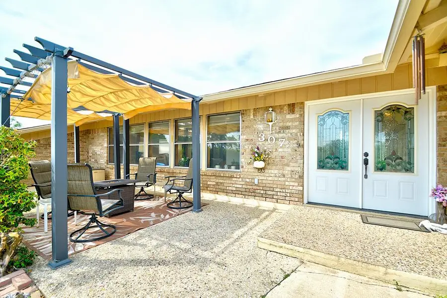 307 Westway Dr, Kerrville, TX 78028 - #2