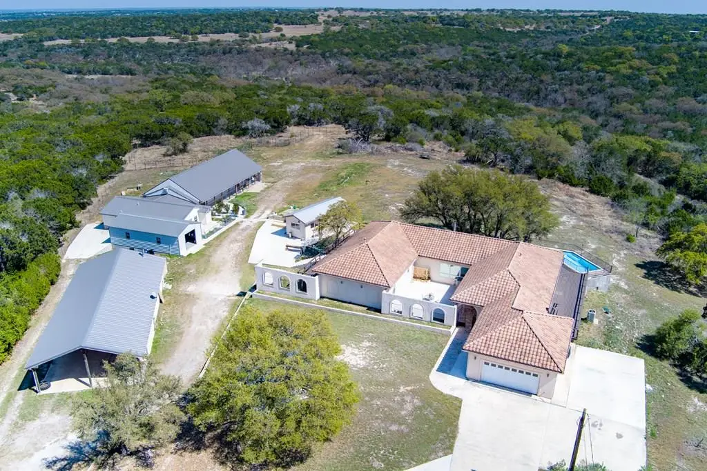 305 Teague Rd, Kerrville, TX 78028 - #1