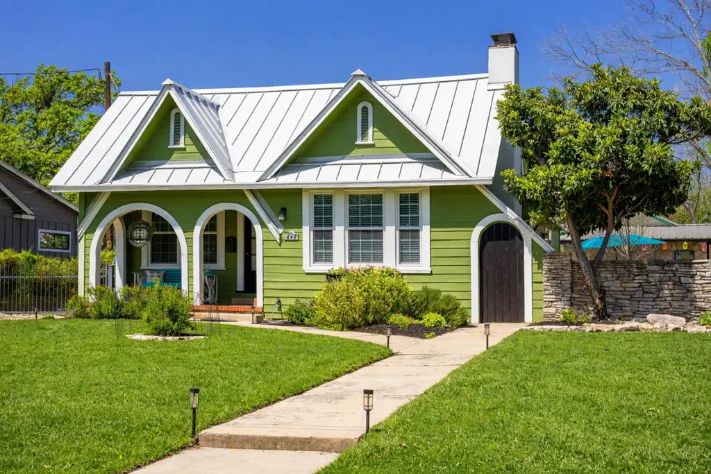 848 Washington St, Kerrville, TX 78028 - #1