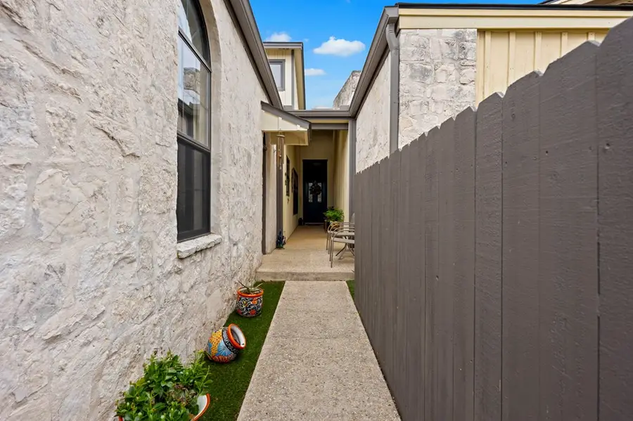 1814 Woodstone Dr, Kerrville, TX 78028 - #3