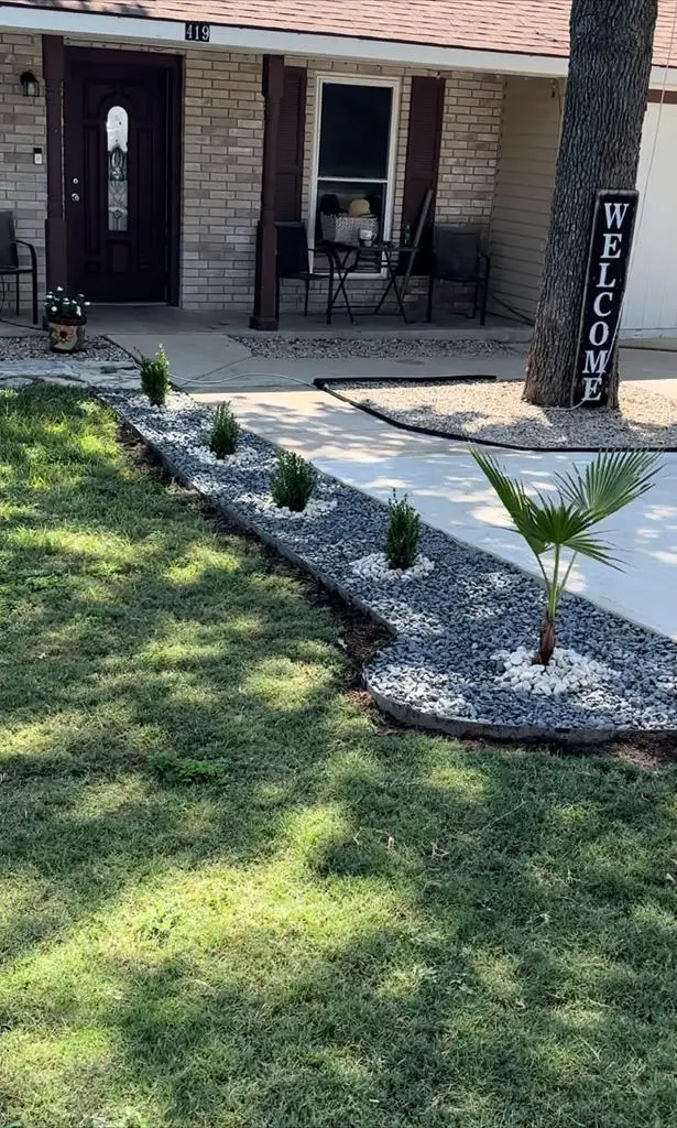 419 Goss St, Kerrville, TX 78028 - #1