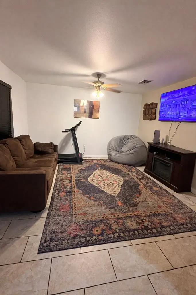 419 Goss St, Kerrville, TX 78028 - #3