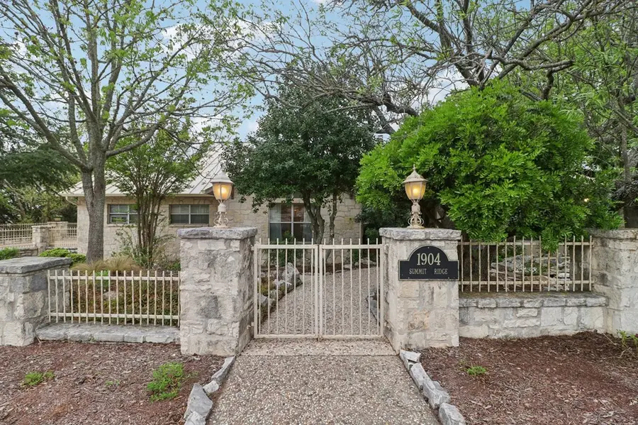 1904 N Summit Ridge Dr, Kerrville, TX 78028 - #2