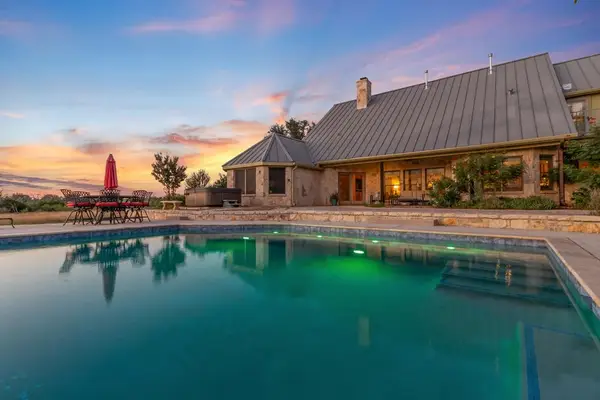 647 Funf Kinder Road, Fredericksburg, TX 78624