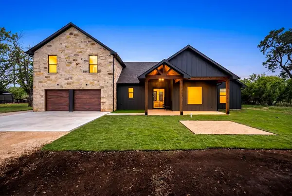 587 Bob Moritz Dr, Fredericksburg, TX 78624