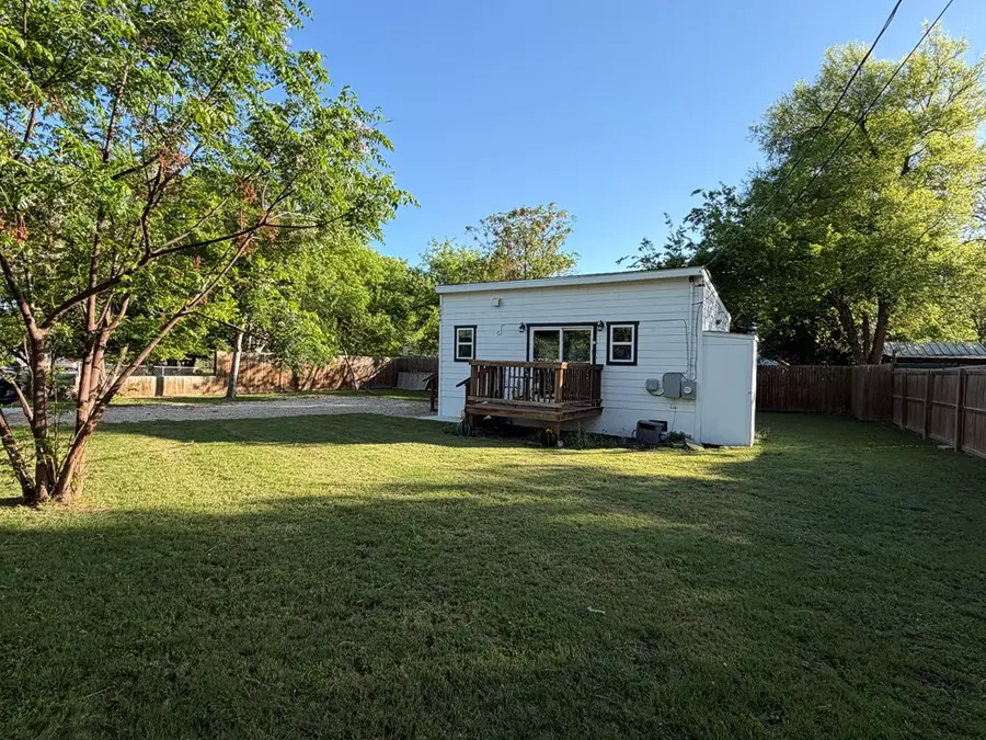 1220 Aransas St, Kerrville, TX 78028 - #2