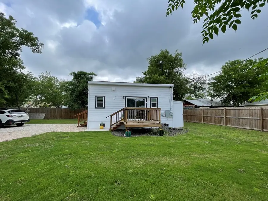 1220 Aransas St, Kerrville, TX 78028 - #3