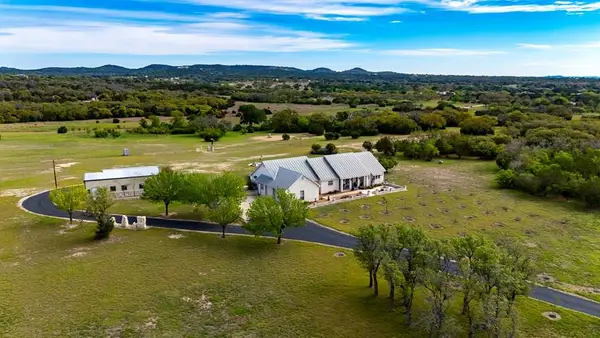 360 Bluff Creek Rd, Center Point, TX 78010