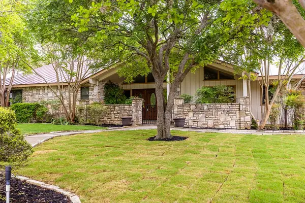 207 E Spring Mill Dr, Kerrville, TX 78028
