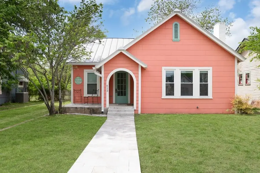 413 W Water St, Kerrville, TX 78028 - #2