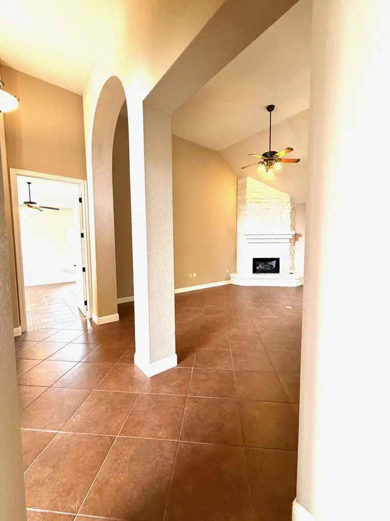 2016 Crown Ridge Dr, Kerrville, TX 78028 - #2