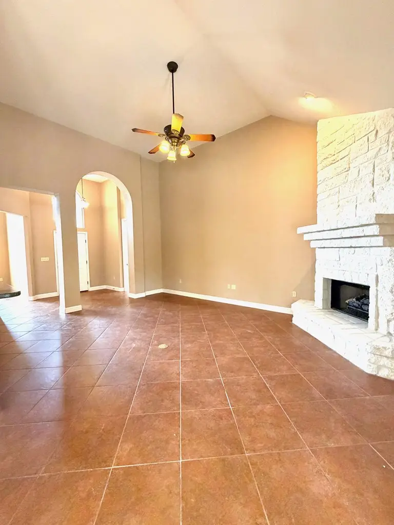 2016 Crown Ridge Dr, Kerrville, TX 78028 - #3