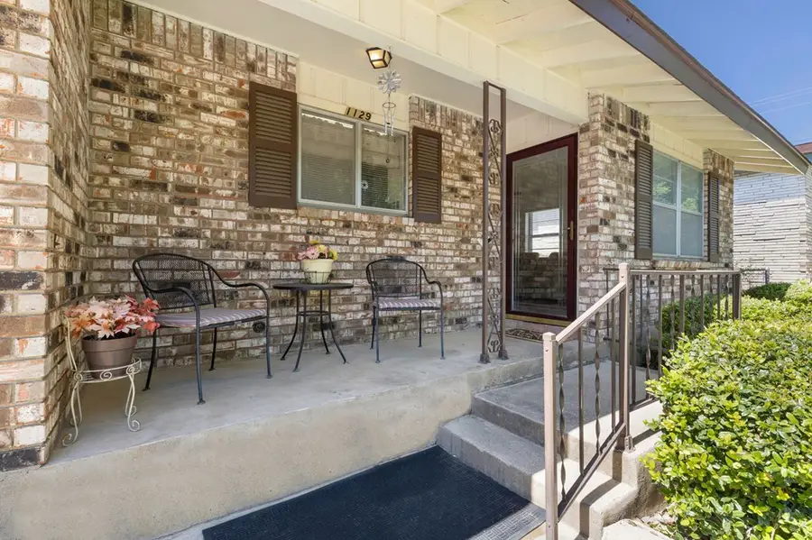 1129 Lake Dr, Kerrville, TX 78028 - #2