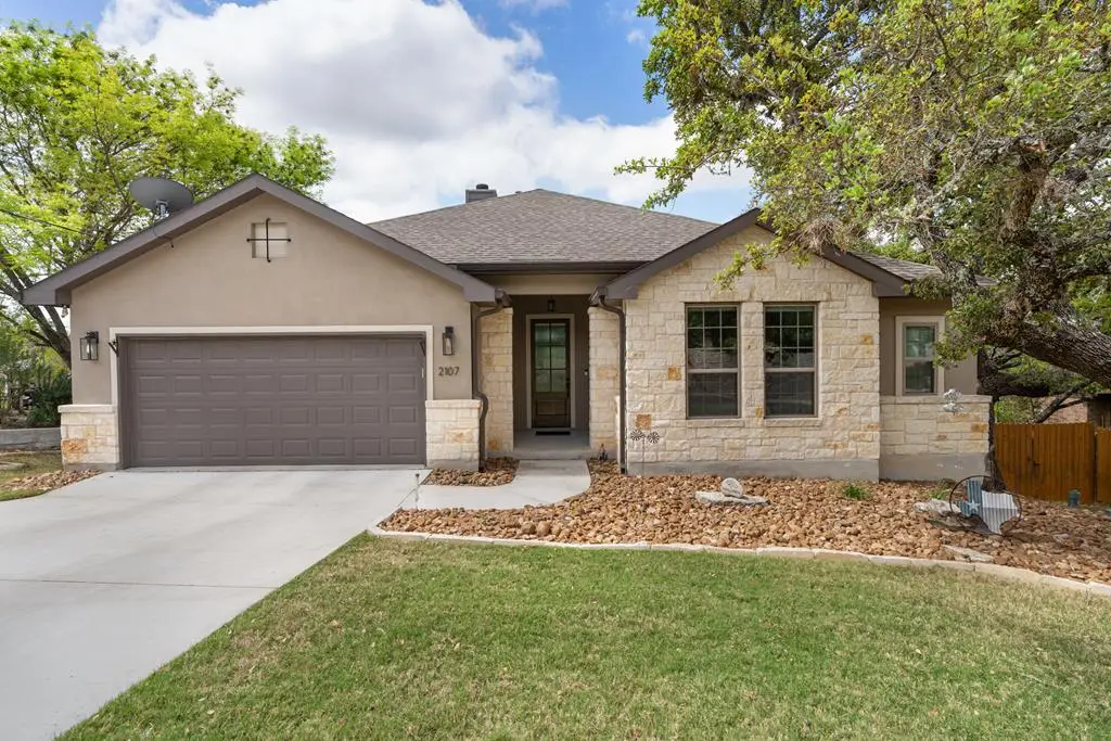 2107 West Bluff Dr, Kerrville, TX 78028 - #1