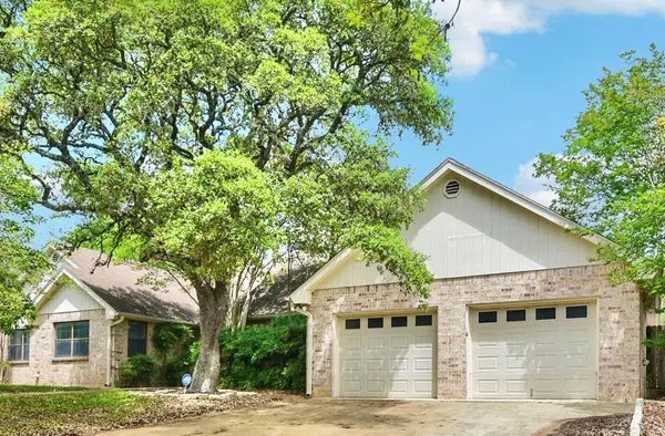 1310 Warbler Dr, Kerrville, TX 78028