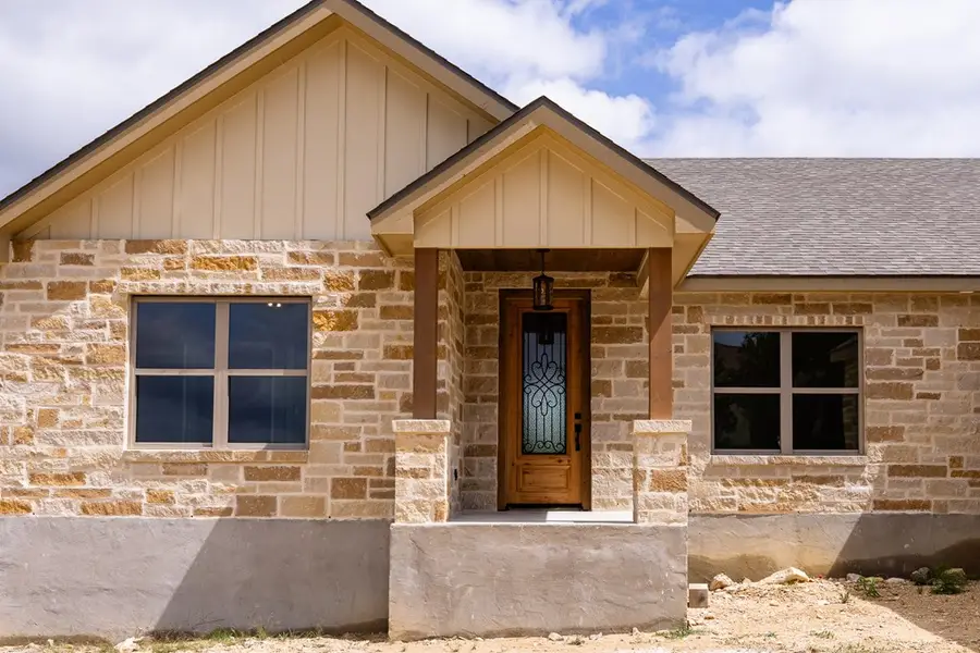200 Castle Pines Dr, Kerrville, TX 78028 - #2