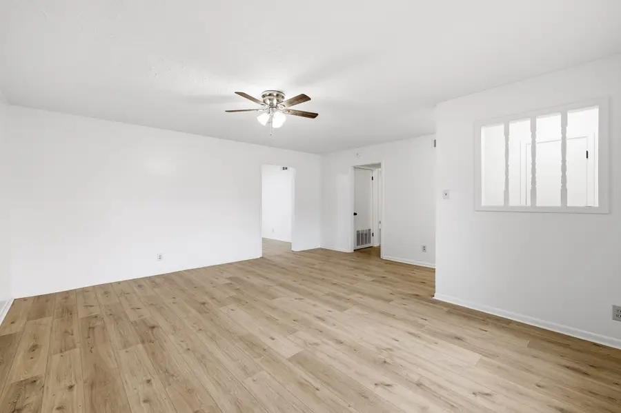 301-B Manor Dr, Kerrville, TX 78028 - #3