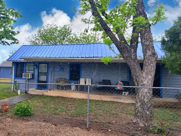 215 W Third St, Camp Wood, TX 78833