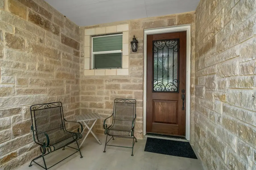 1703 N Valencia Dr, Kerrville, TX 78028 - #2