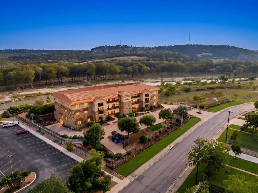 521 Guadalupe St, Kerrville, TX 78028 - #2