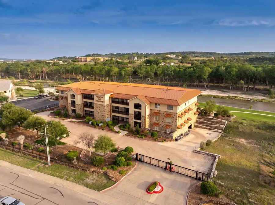 521 Guadalupe St, Kerrville, TX 78028 - #3