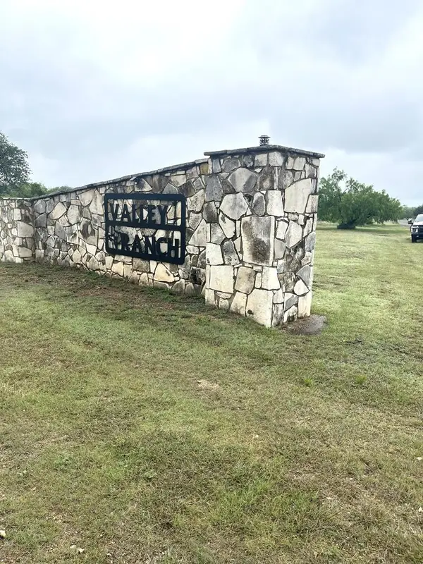 35 Cardinal Dr, Camp Wood, TX 78833