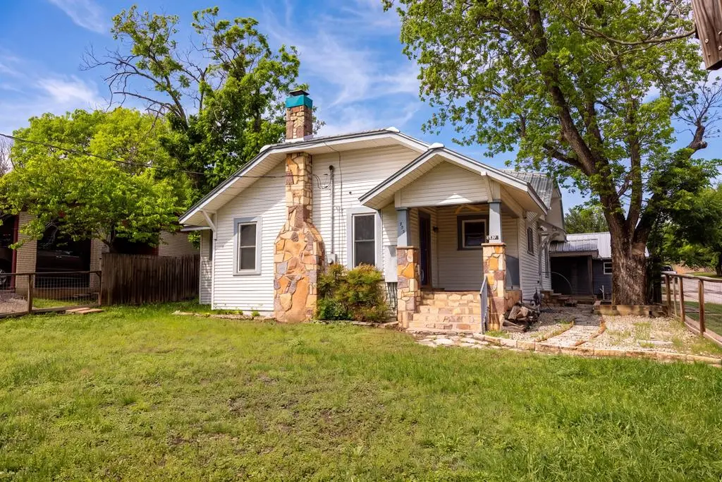 924 Bulwer Ave, Kerrville, TX 78028 - #1