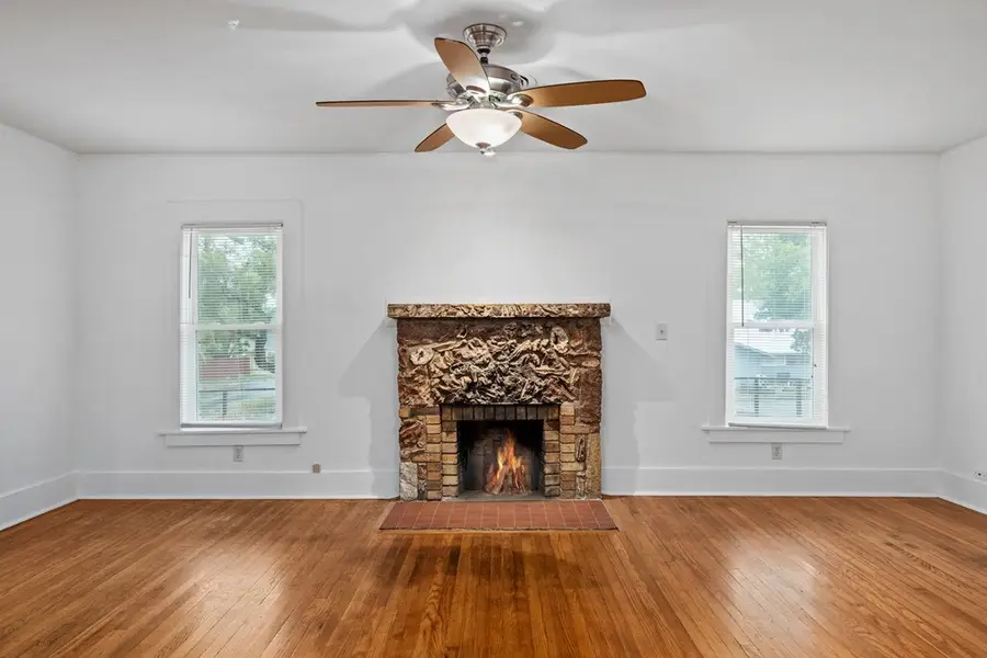 924 Bulwer Ave, Kerrville, TX 78028 - #2