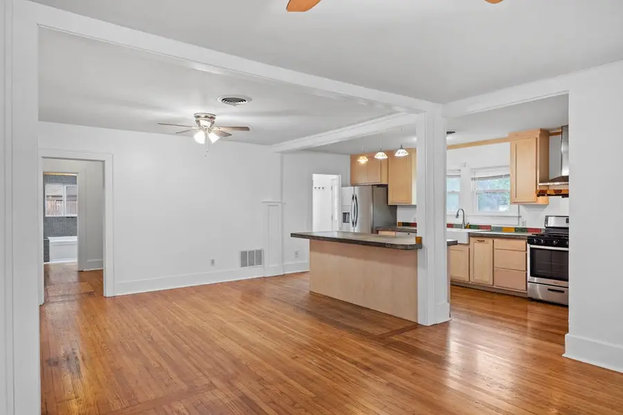 924 Bulwer Ave, Kerrville, TX 78028 - #3