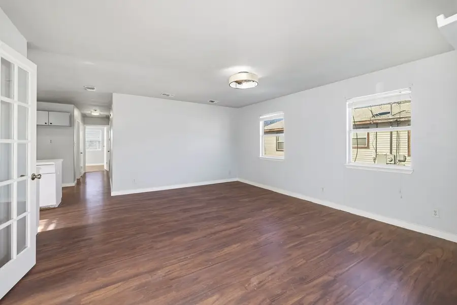 213 W Davis St, Kerrville, TX 78028 - #2