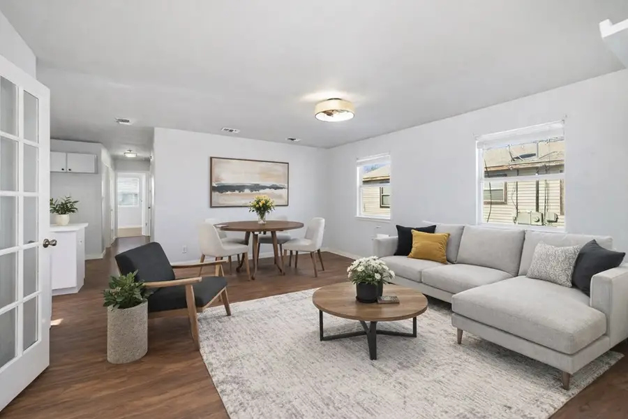 213 W Davis St, Kerrville, TX 78028 - #3