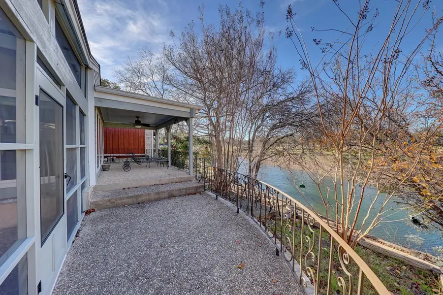 356 Englewood Dr, Kerrville, TX 78028 - #2