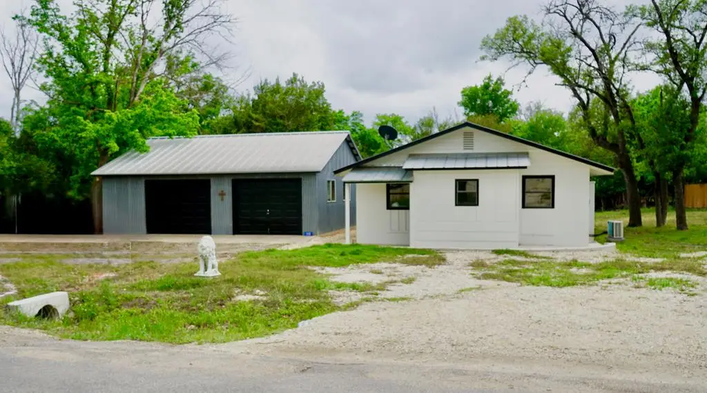 110 Fourth St, Ingram, TX 78025 - #1