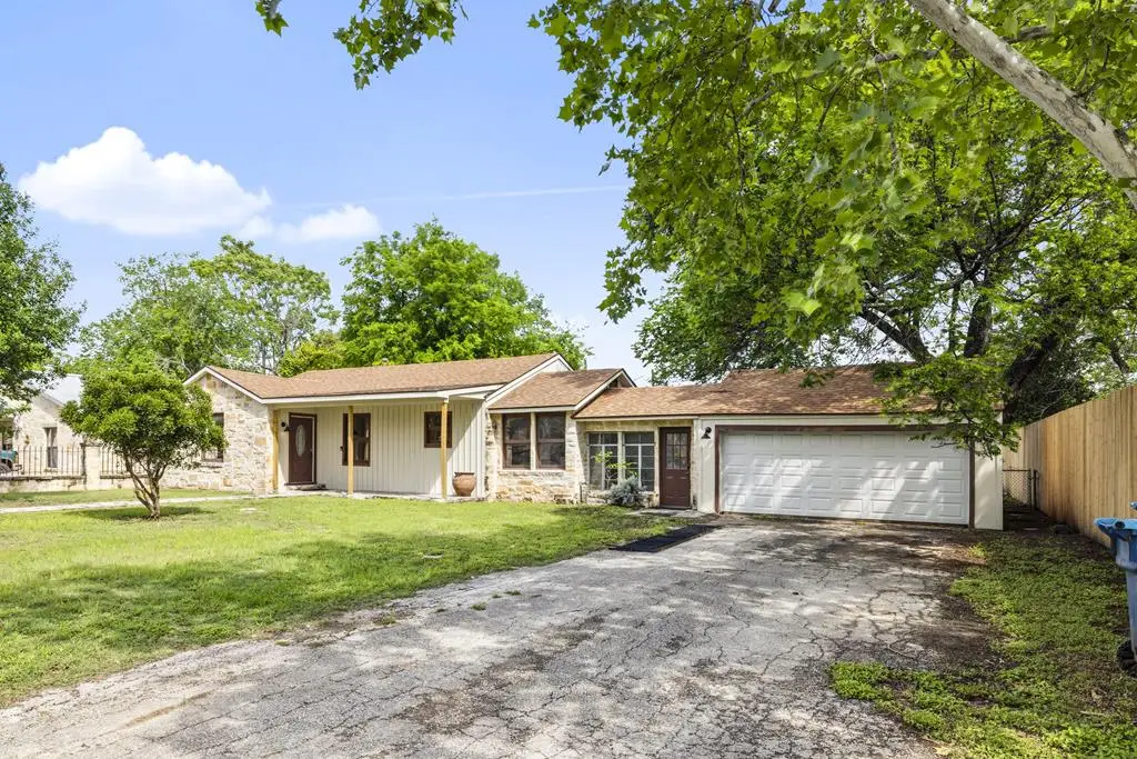 111 Lewis Rd, Kerrville, TX 78028 - #1