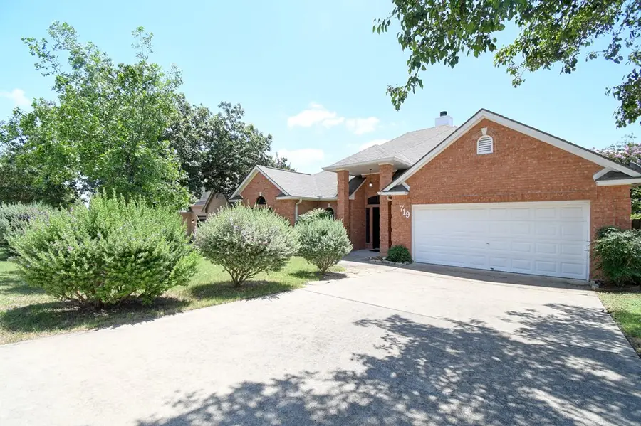 719 Oak Hollow Dr, Kerrville, TX 78028 - #2