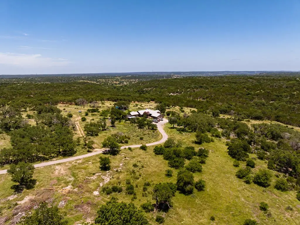 190 Jones Rd, Kerrville, TX 78028 - #1