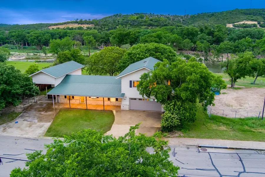621 Guadalupe St, Kerrville, TX 78028 - #2