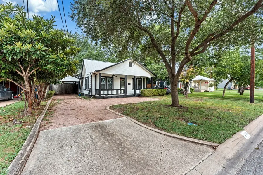1209 Park St, Kerrville, TX 78028 - #2