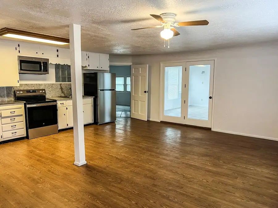610 S Guadalupe St, Kerrville, TX 78028 - #2