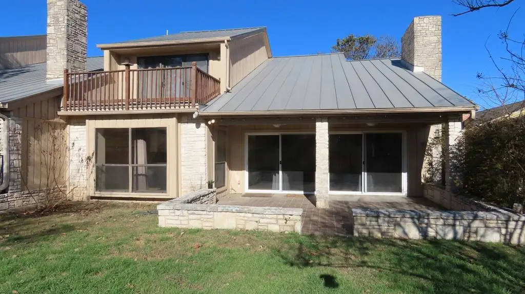 379 Englewood Dr, Kerrville, TX 78028 - #1