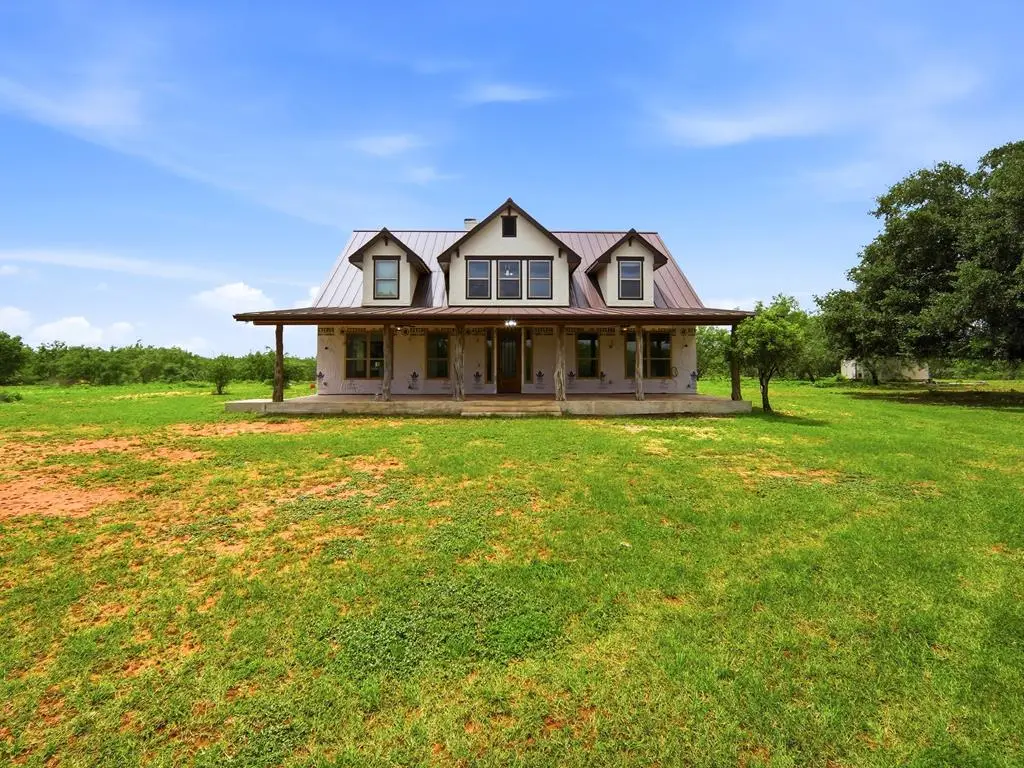 1253 Cr 7421, Yancey, TX 78886 - #1