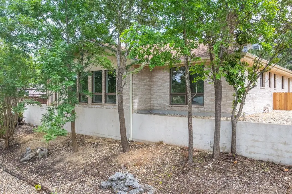 1307 N Malibu Dr, Kerrville, TX 78028 - #1