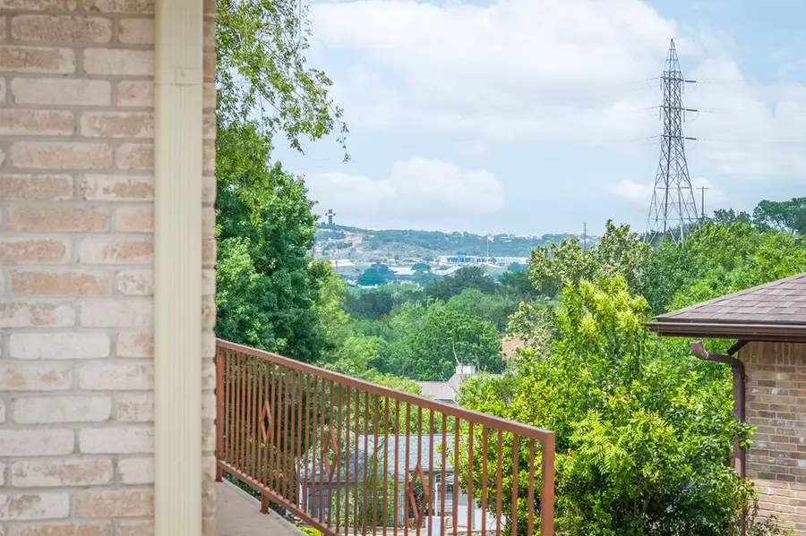 1307 N Malibu Dr, Kerrville, TX 78028 - #3