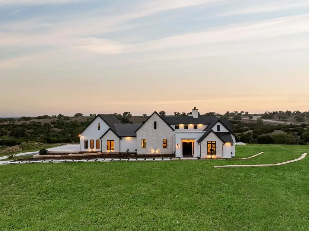 1501 N Cattlemans Crossing Dr, Kerrville, TX 78028 - #1