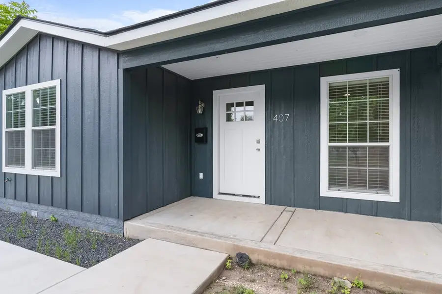 407 Stephen St, Kerrville, TX 78028 - #2