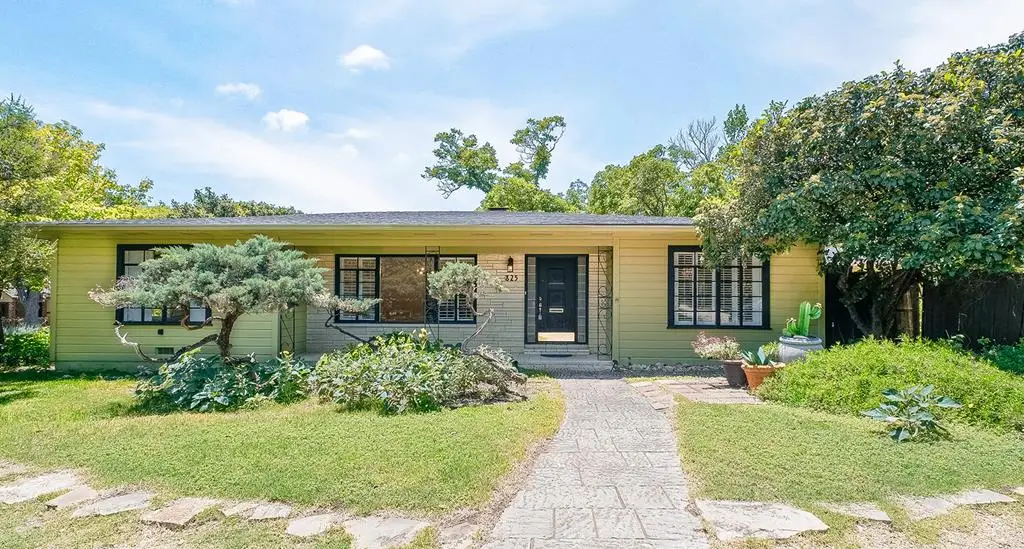 825 Myrta St, Kerrville, TX 78028 - #1