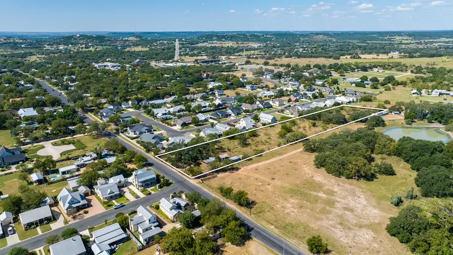 604 N Cherry St., Fredericksburg, TX 78624 - #2
