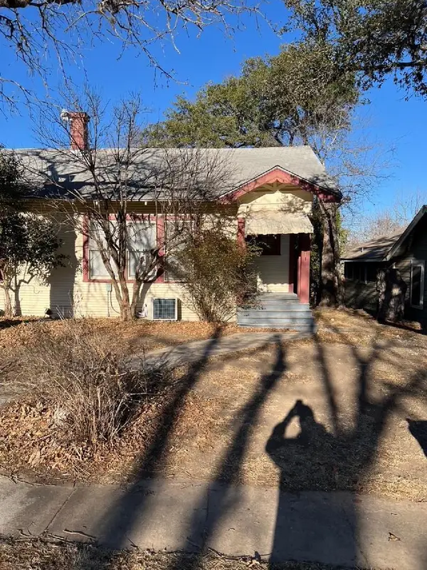 820 N Wheless Ave, Kerrville, TX 78028