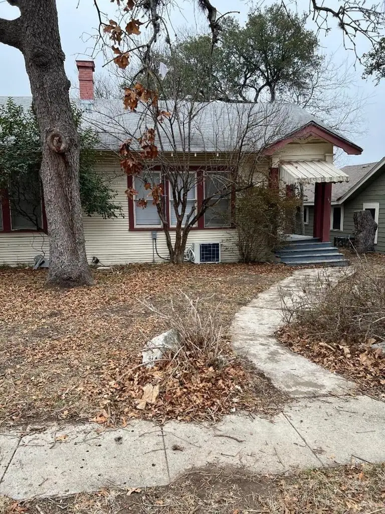 820 N Wheless Ave, Kerrville, TX 78028 - #2