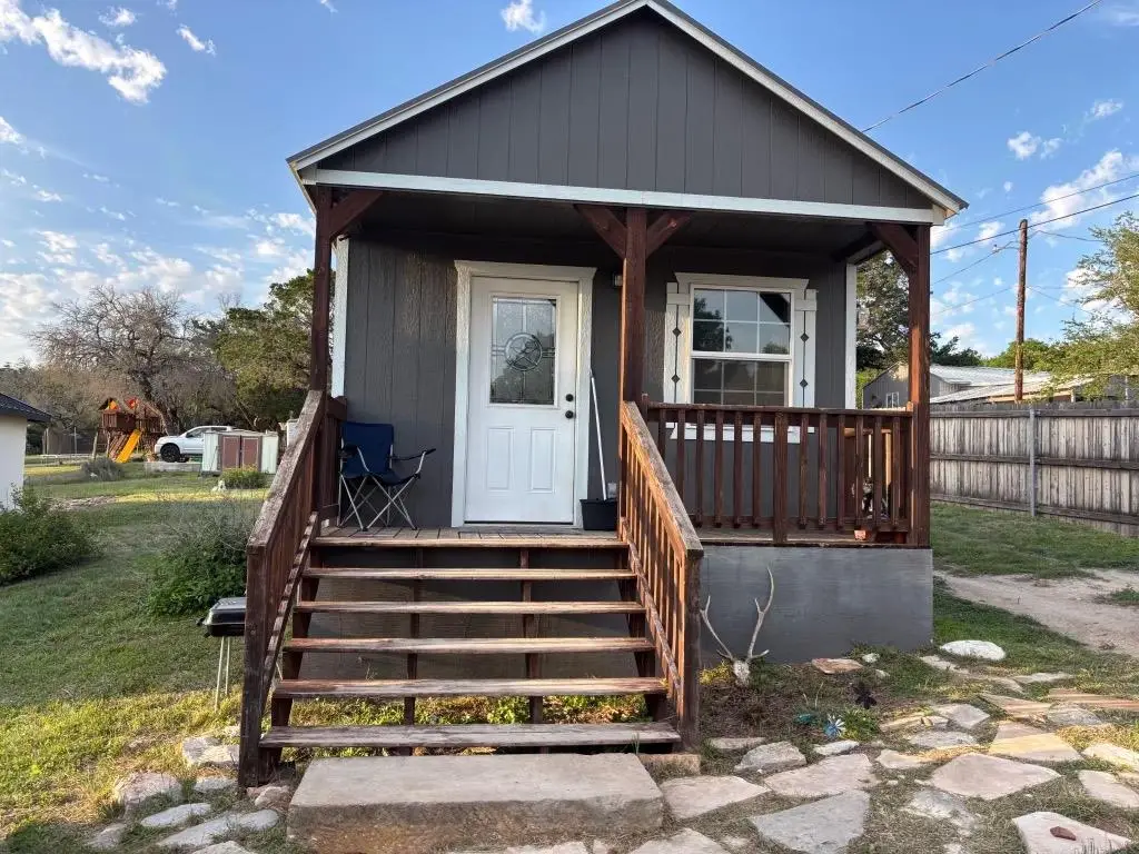 225 Fourth St, Ingram, TX 78025 - #1